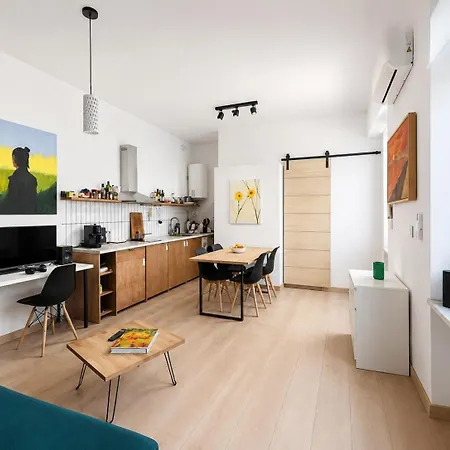 Cental, Via San Secondo 12 公寓